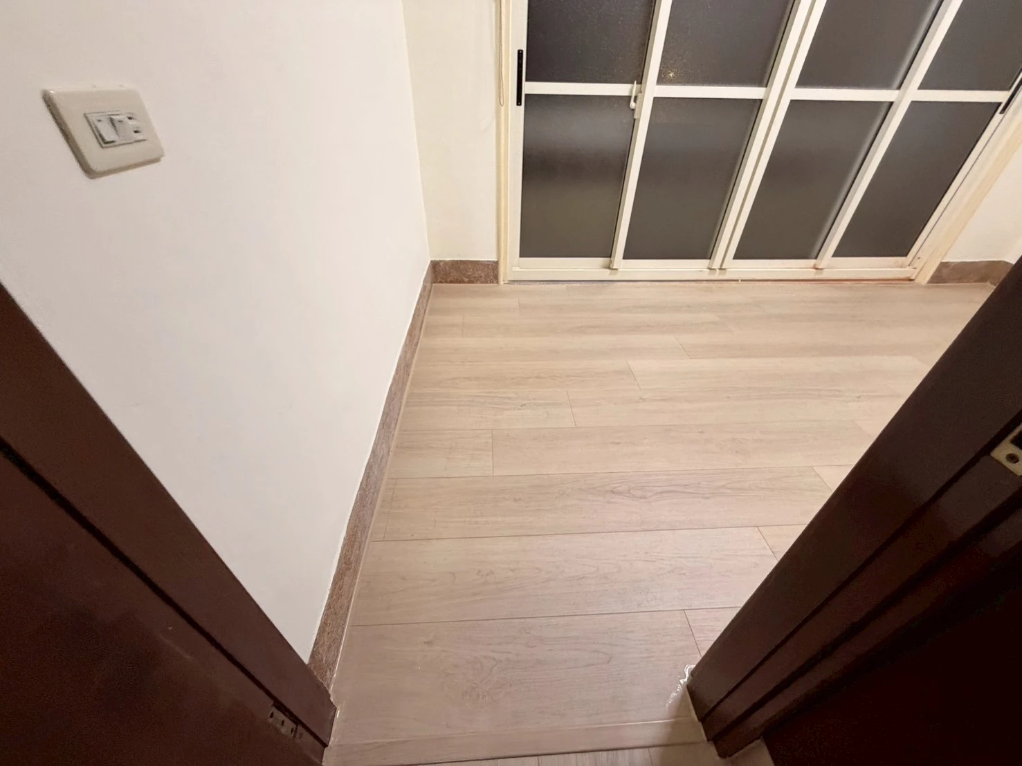 富健家LN0815、0819暗米、岩灰