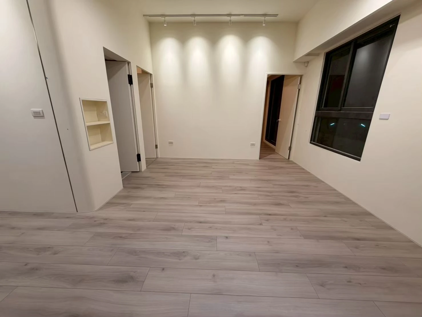 民雄樹院裡3F5 538 695 岩灰