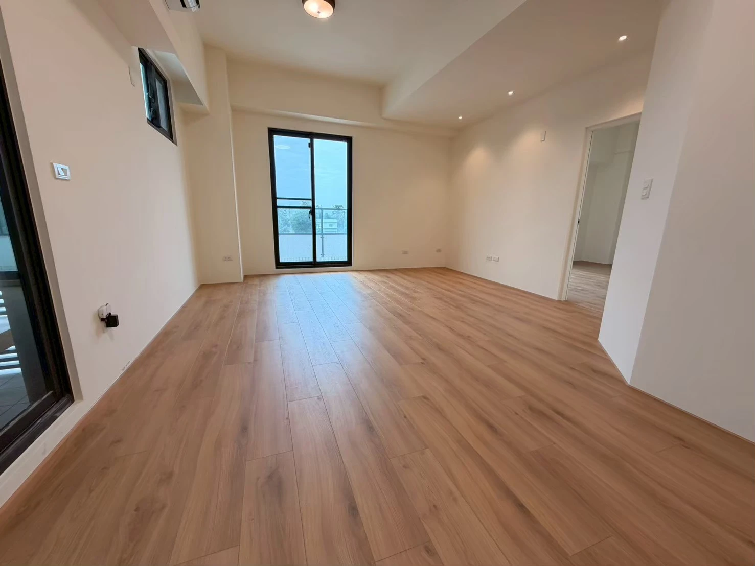 民雄樹院裡3F3 538 692 橡木