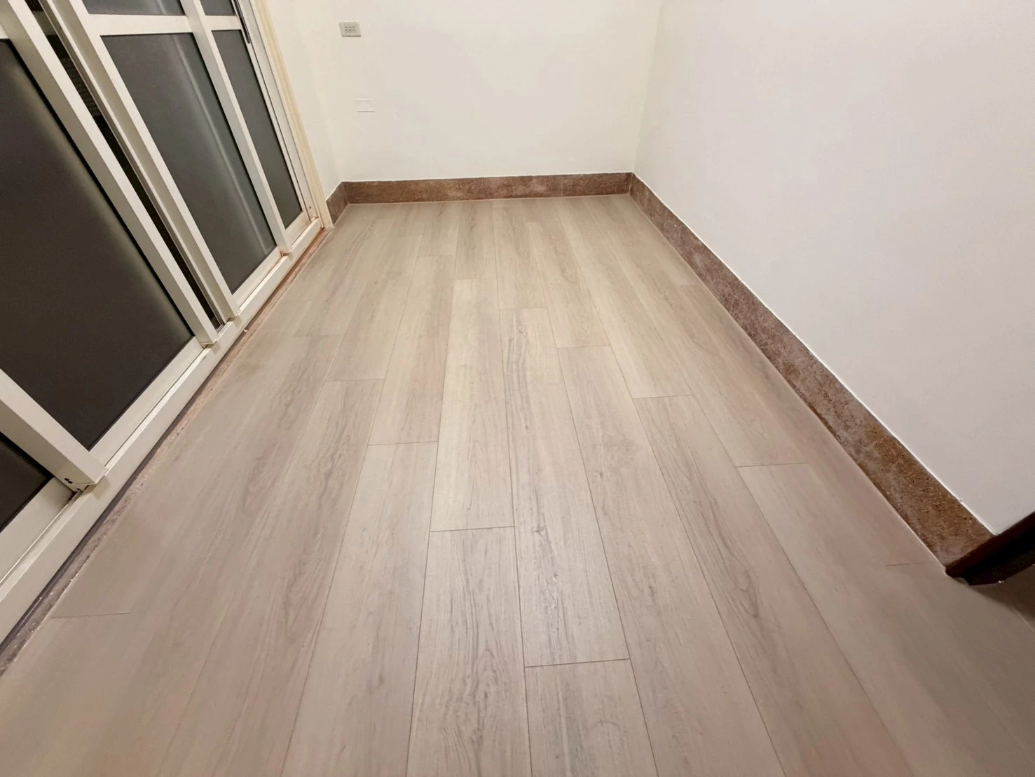 富健家LN0815、0819暗米、岩灰