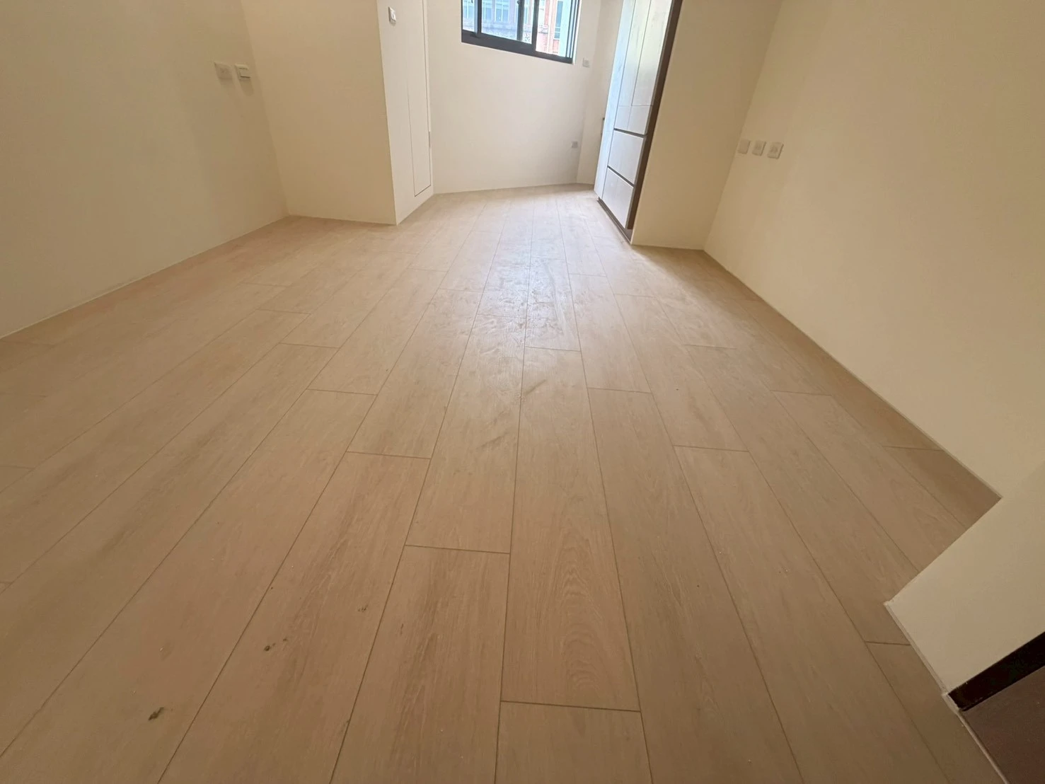 斗六 建材行沈老闆 N51515、51561、51562、S51501象牙白、岩灰