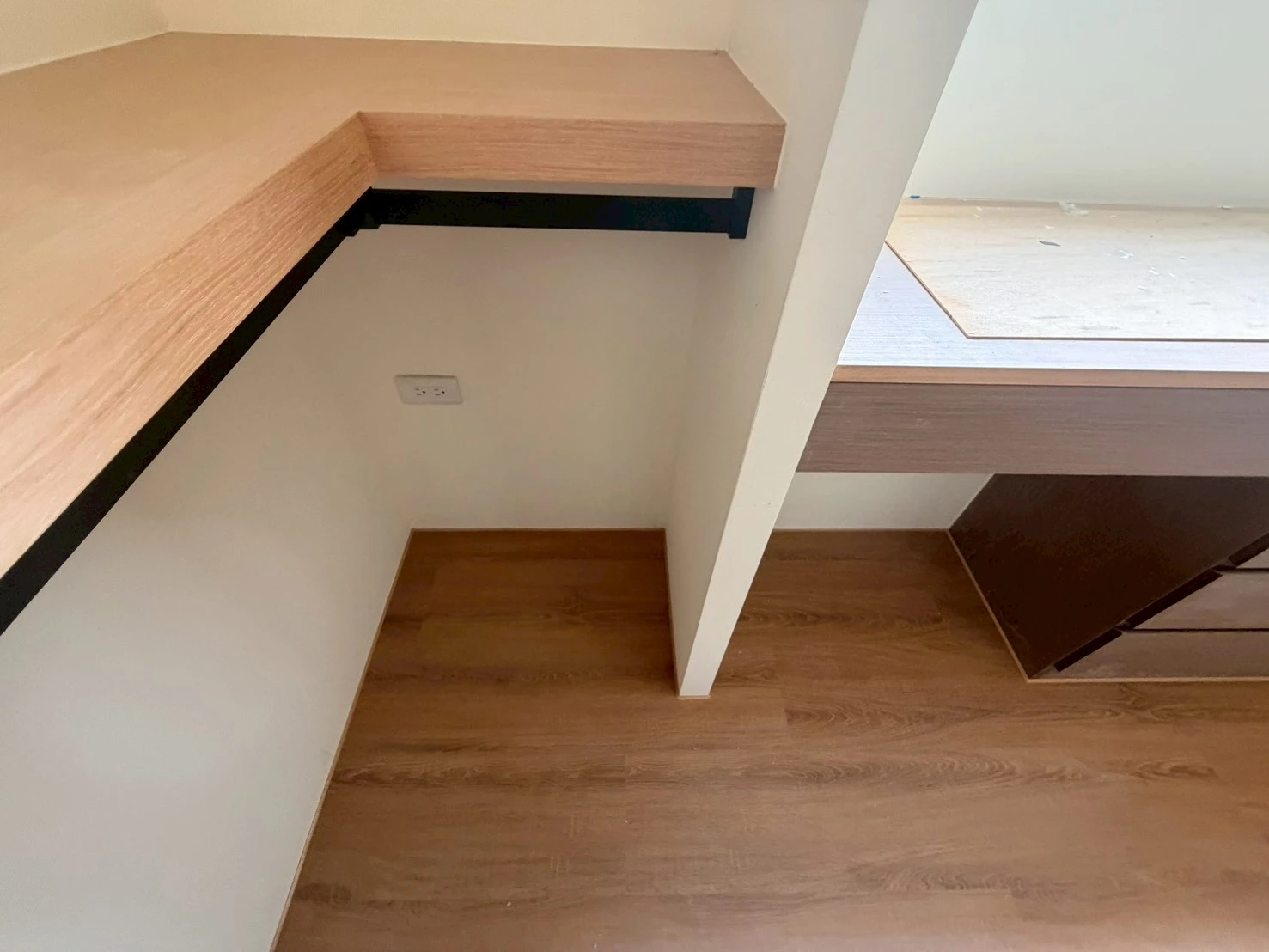 斗六 建材行沈老闆 N51515、51561、51562、S51501象牙白、岩灰