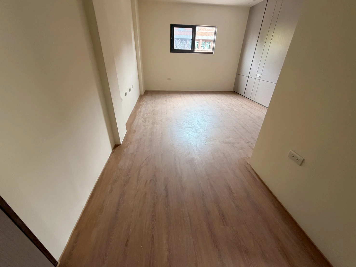 斗六 建材行沈老闆 N51515、51561、51562、S51501象牙白、岩灰