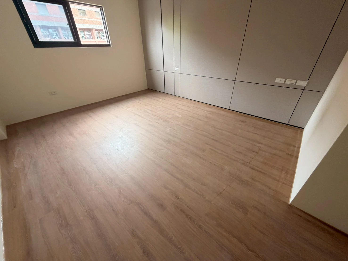 斗六 建材行沈老闆 N51515、51561、51562、S51501象牙白、岩灰