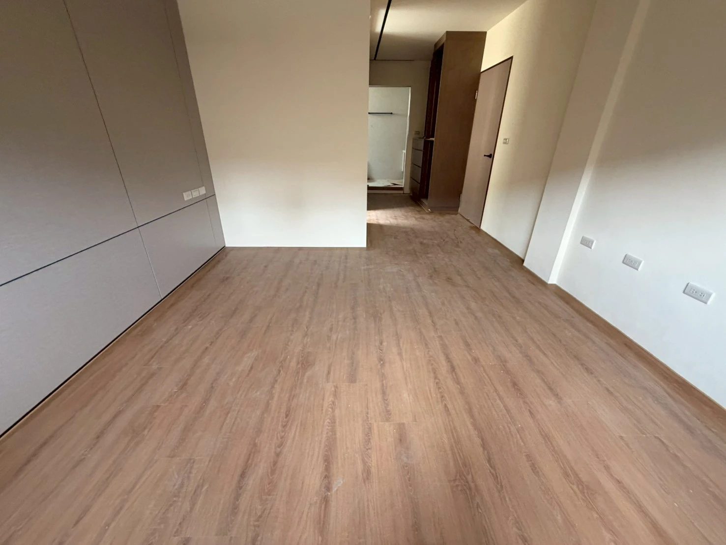 斗六 建材行沈老闆 N51515、51561、51562、S51501象牙白、岩灰