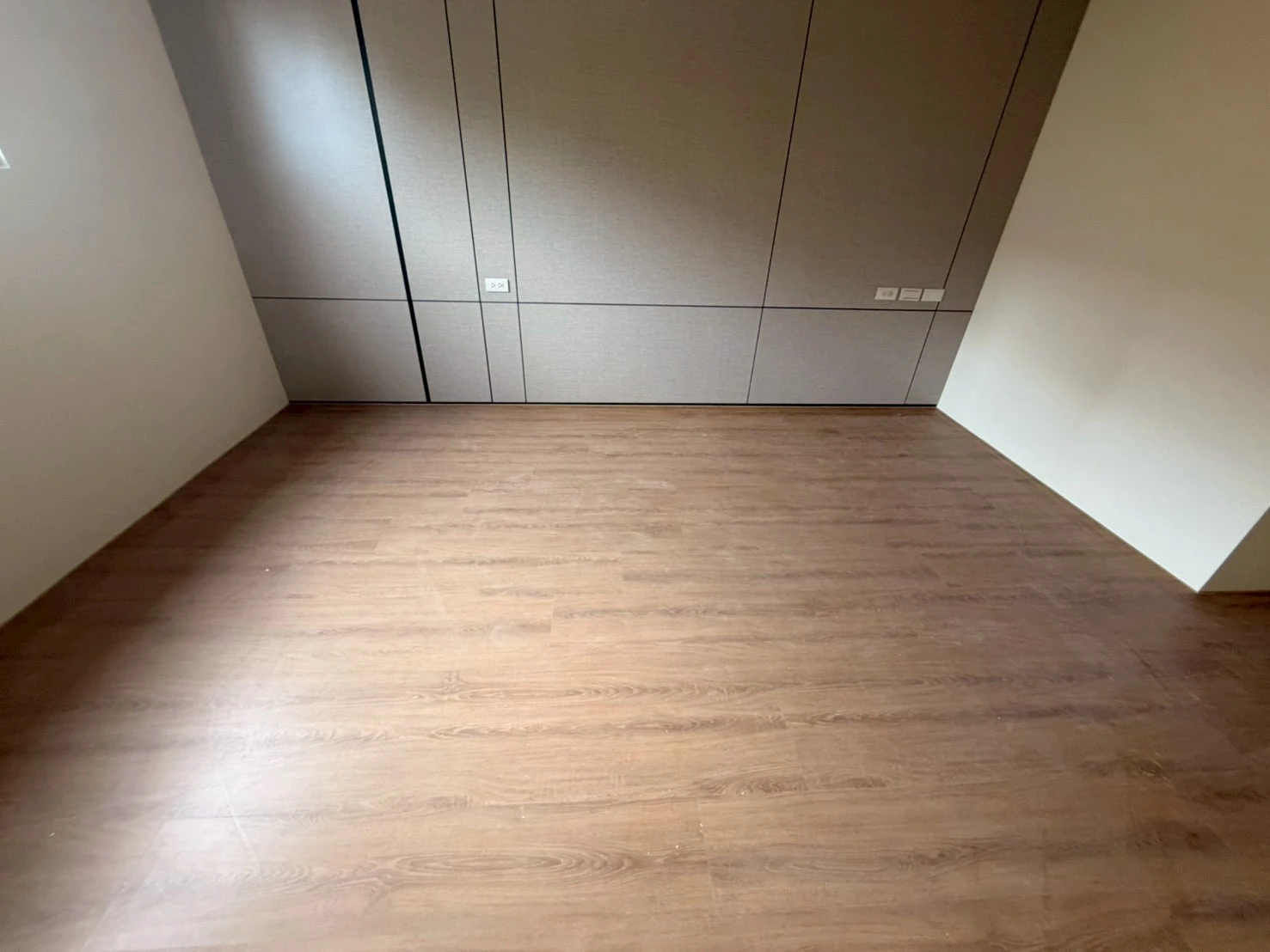 斗六 建材行沈老闆 N51515、51561、51562、S51501象牙白、岩灰