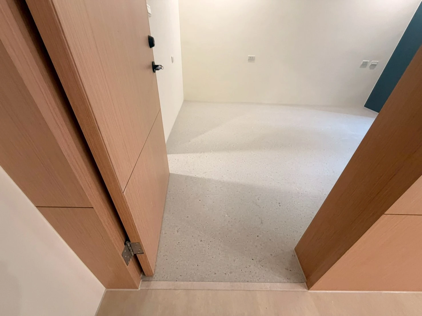 斗六 建材行沈老闆 N51515、51561、51562、S51501象牙白、岩灰