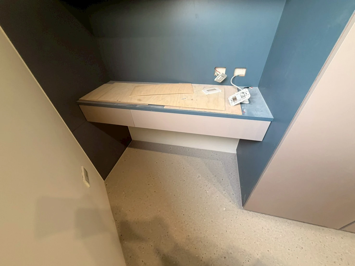 斗六 建材行沈老闆 N51515、51561、51562、S51501象牙白、岩灰