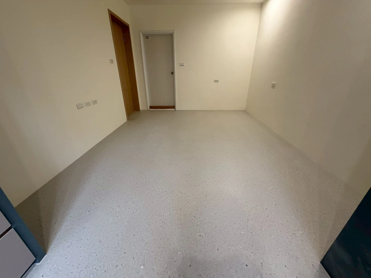 斗六 建材行沈老闆 N51515、51561、51562、S51501象牙白、岩灰