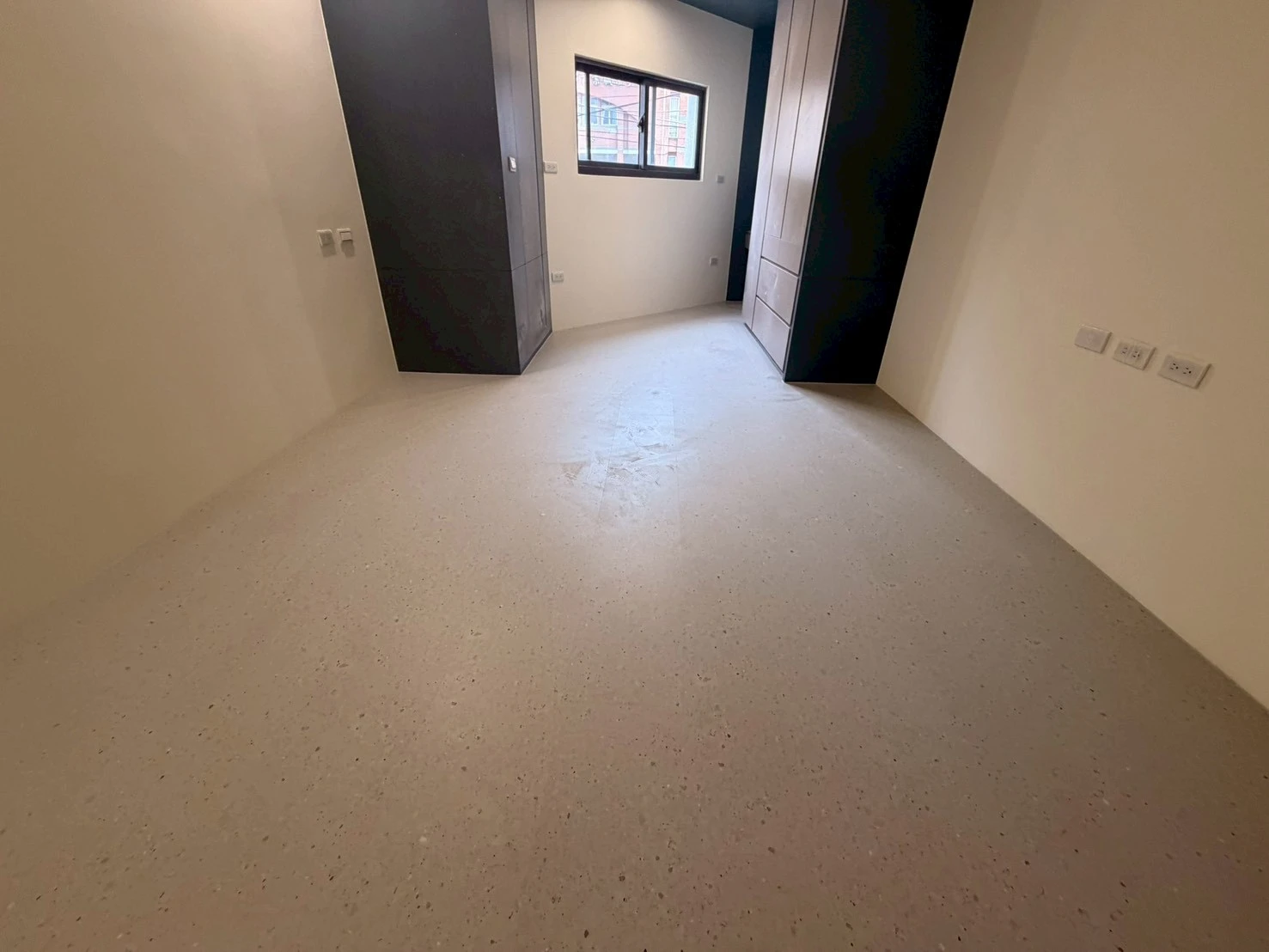 斗六 建材行沈老闆 N51515、51561、51562、S51501象牙白、岩灰