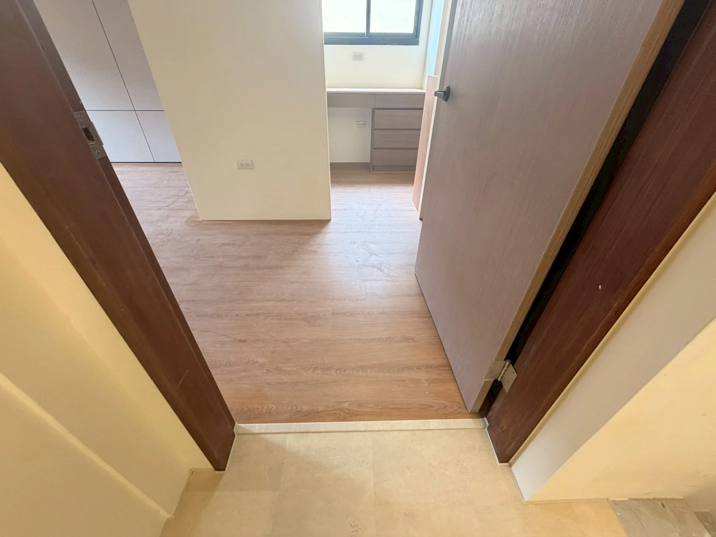 斗六 建材行沈老闆 N51515、51561、51562、S51501象牙白、岩灰