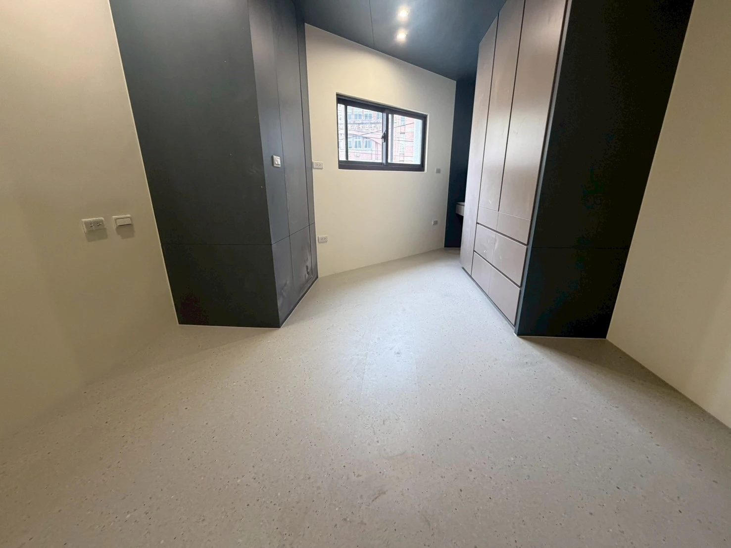 斗六 建材行沈老闆 N51515、51561、51562、S51501象牙白、岩灰