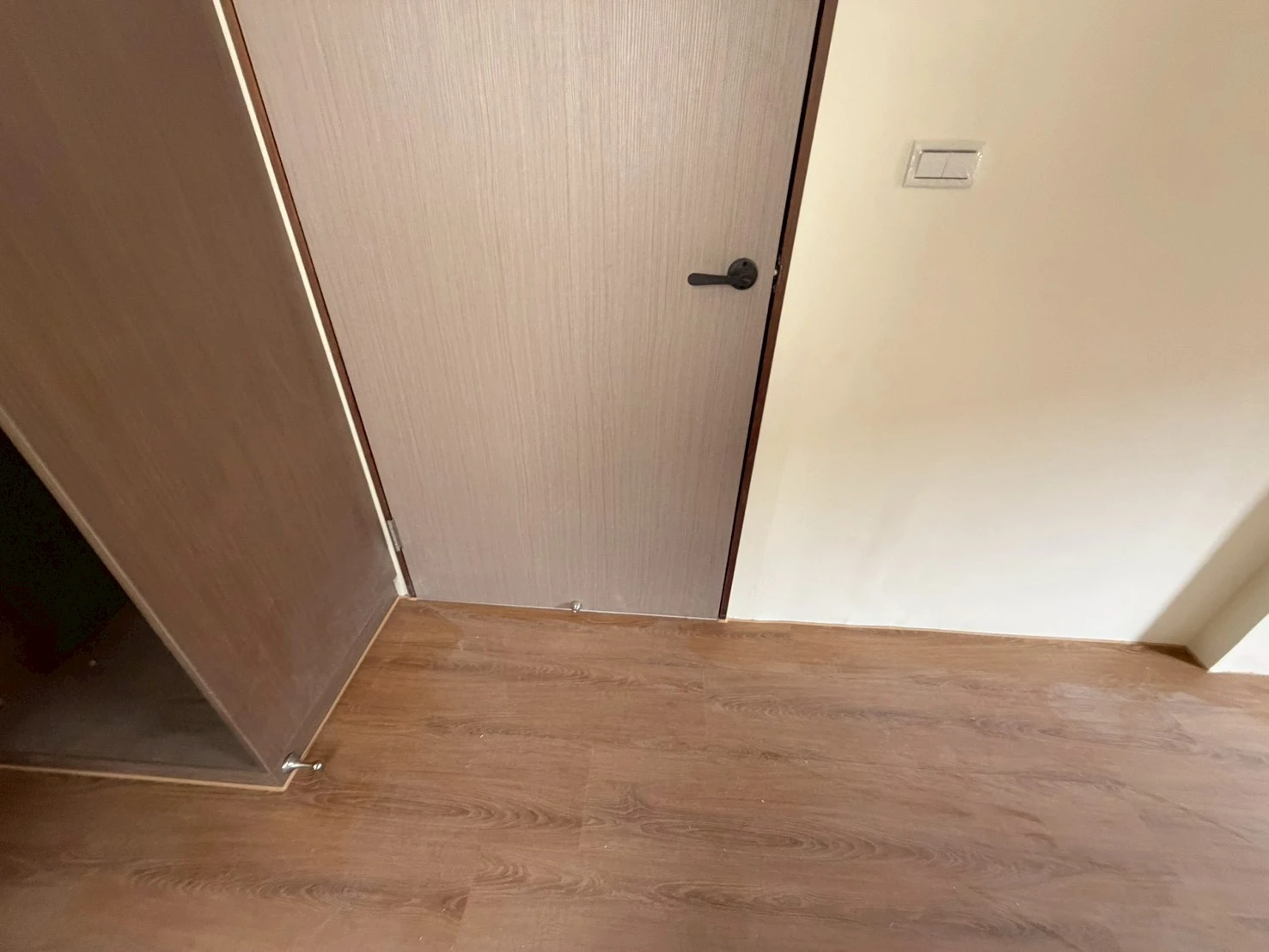 斗六 建材行沈老闆 N51515、51561、51562、S51501象牙白、岩灰