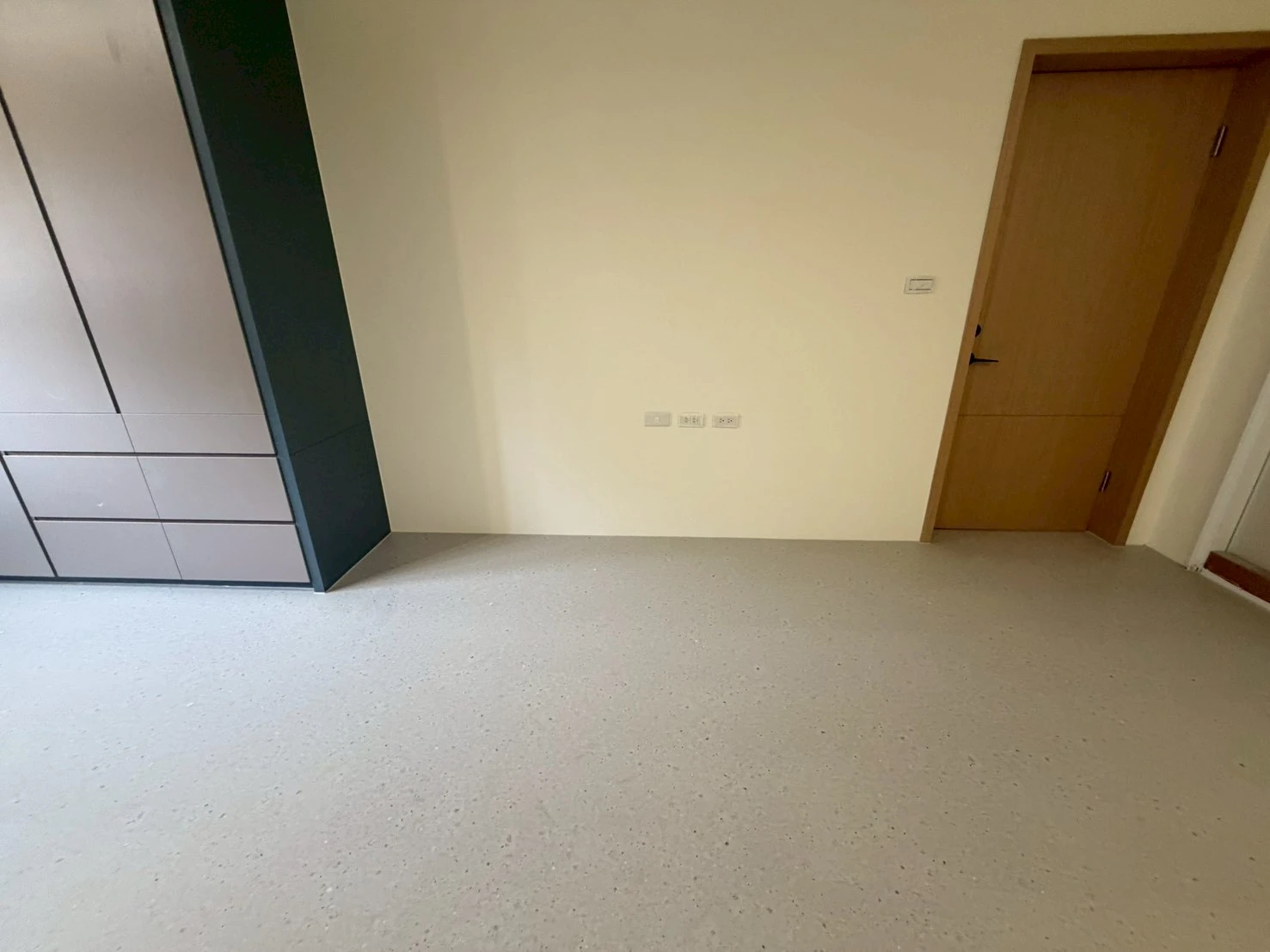 斗六 建材行沈老闆 N51515、51561、51562、S51501象牙白、岩灰