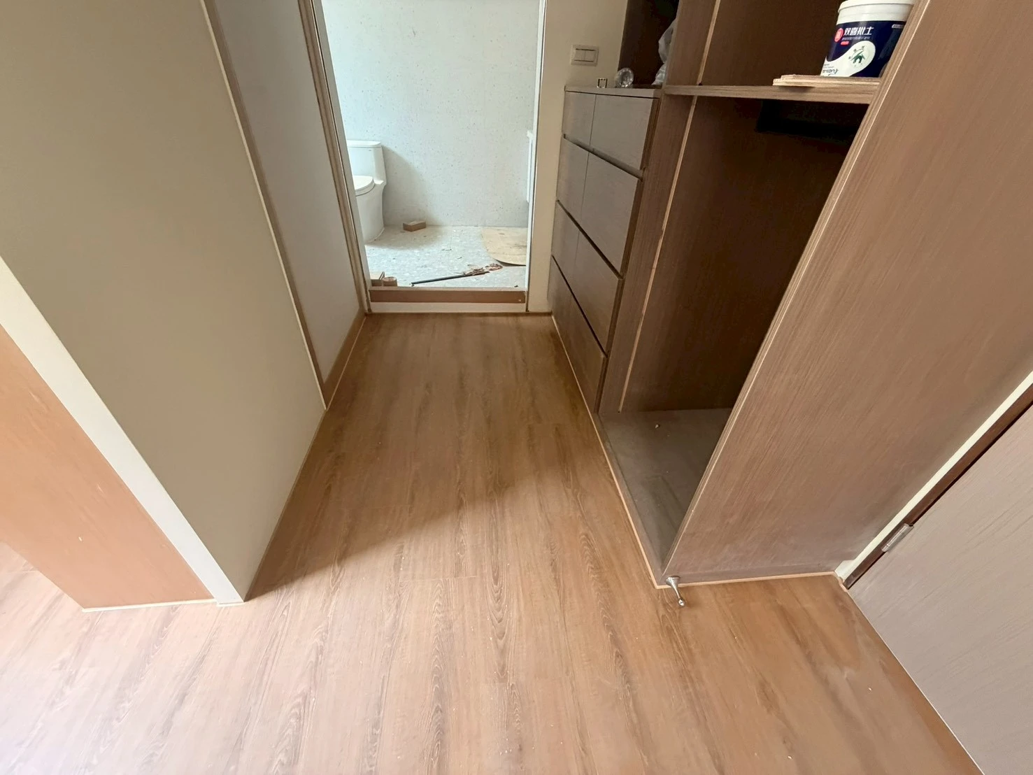 斗六 建材行沈老闆 N51515、51561、51562、S51501象牙白、岩灰