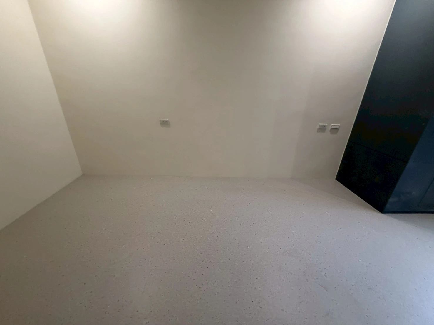 斗六 建材行沈老闆 N51515、51561、51562、S51501象牙白、岩灰