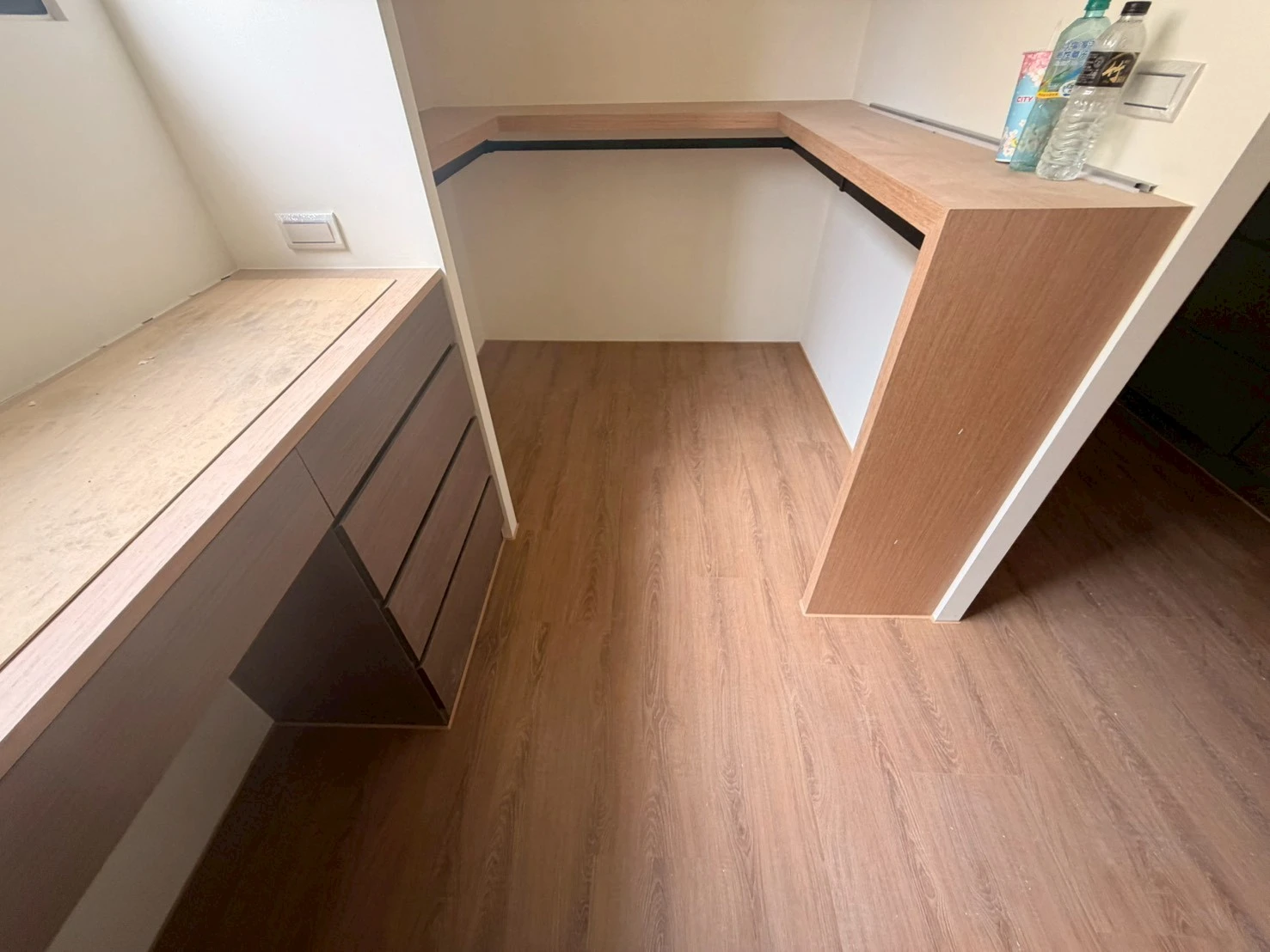 斗六 建材行沈老闆 N51515、51561、51562、S51501象牙白、岩灰