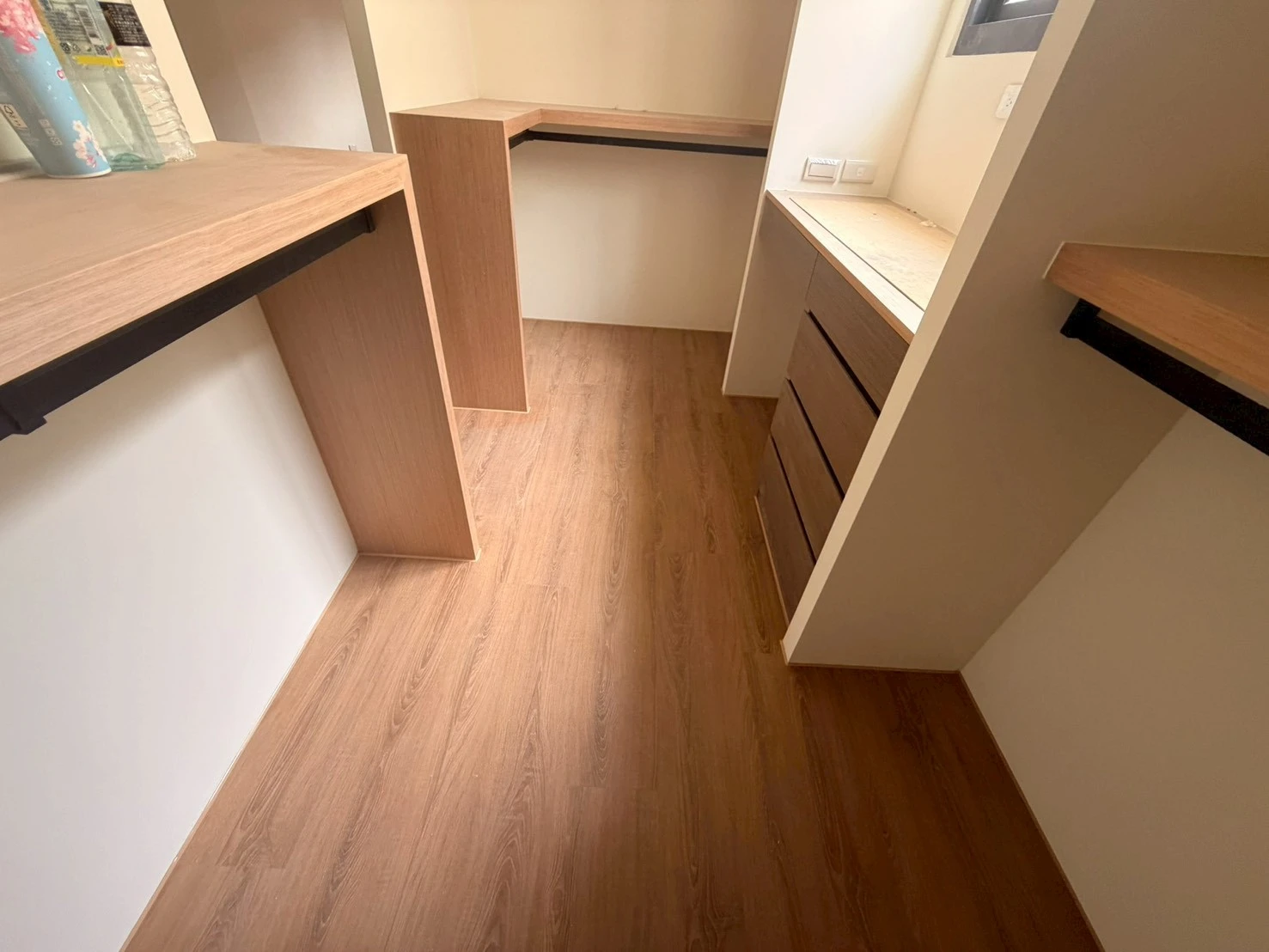 斗六 建材行沈老闆 N51515、51561、51562、S51501象牙白、岩灰