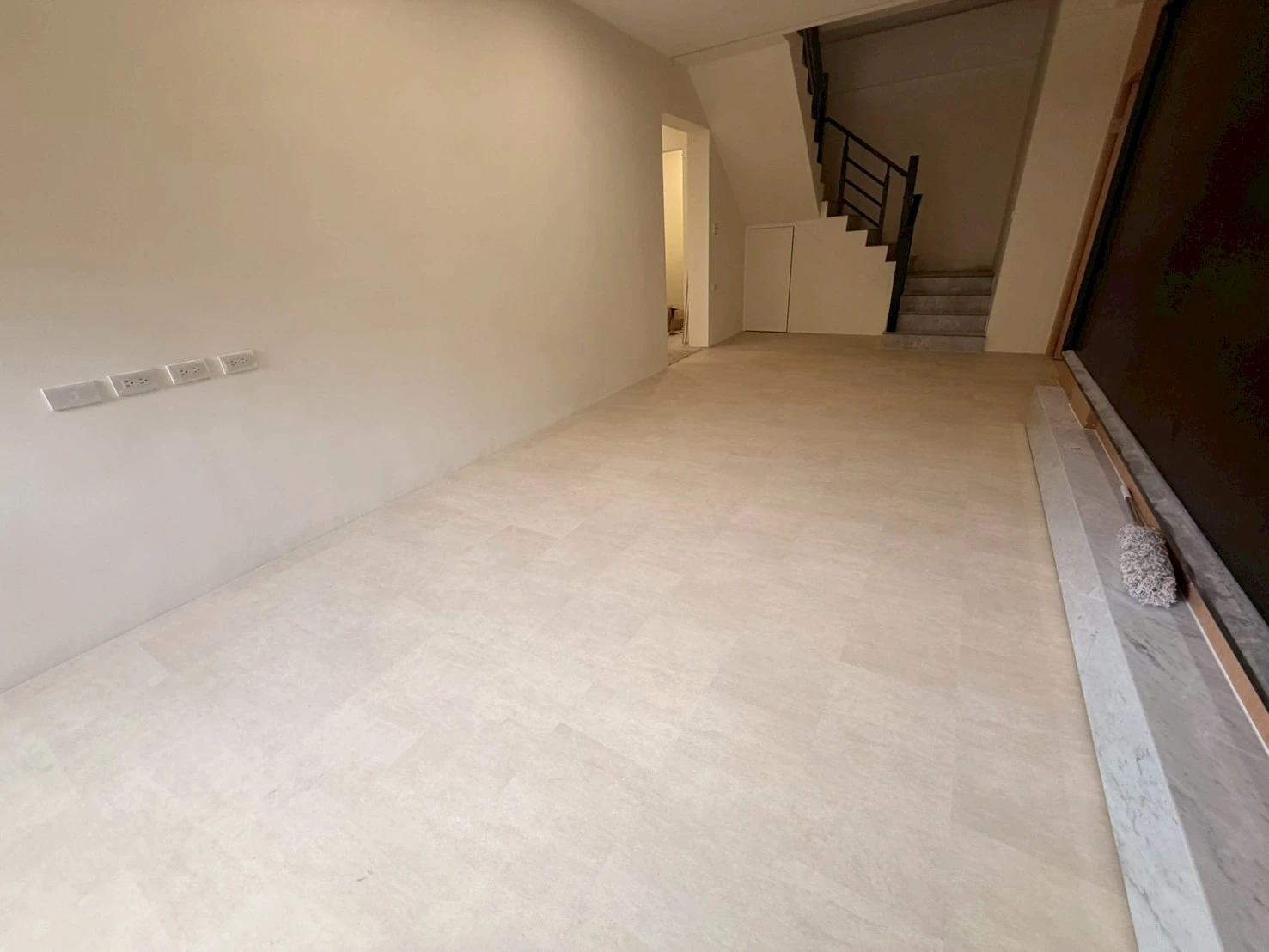 斗六 建材行沈老闆 N51515、51561、51562、S51501象牙白、岩灰