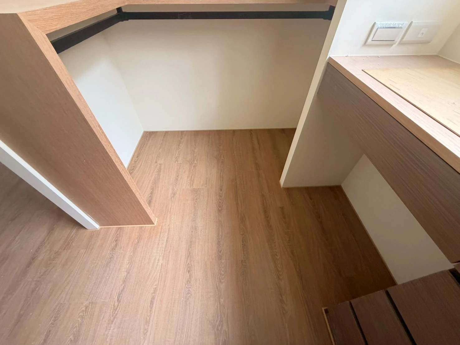 斗六 建材行沈老闆 N51515、51561、51562、S51501象牙白、岩灰