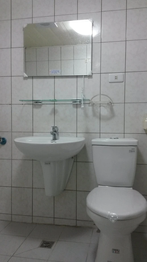 馬桶.臉盆漏水.龜裂更換