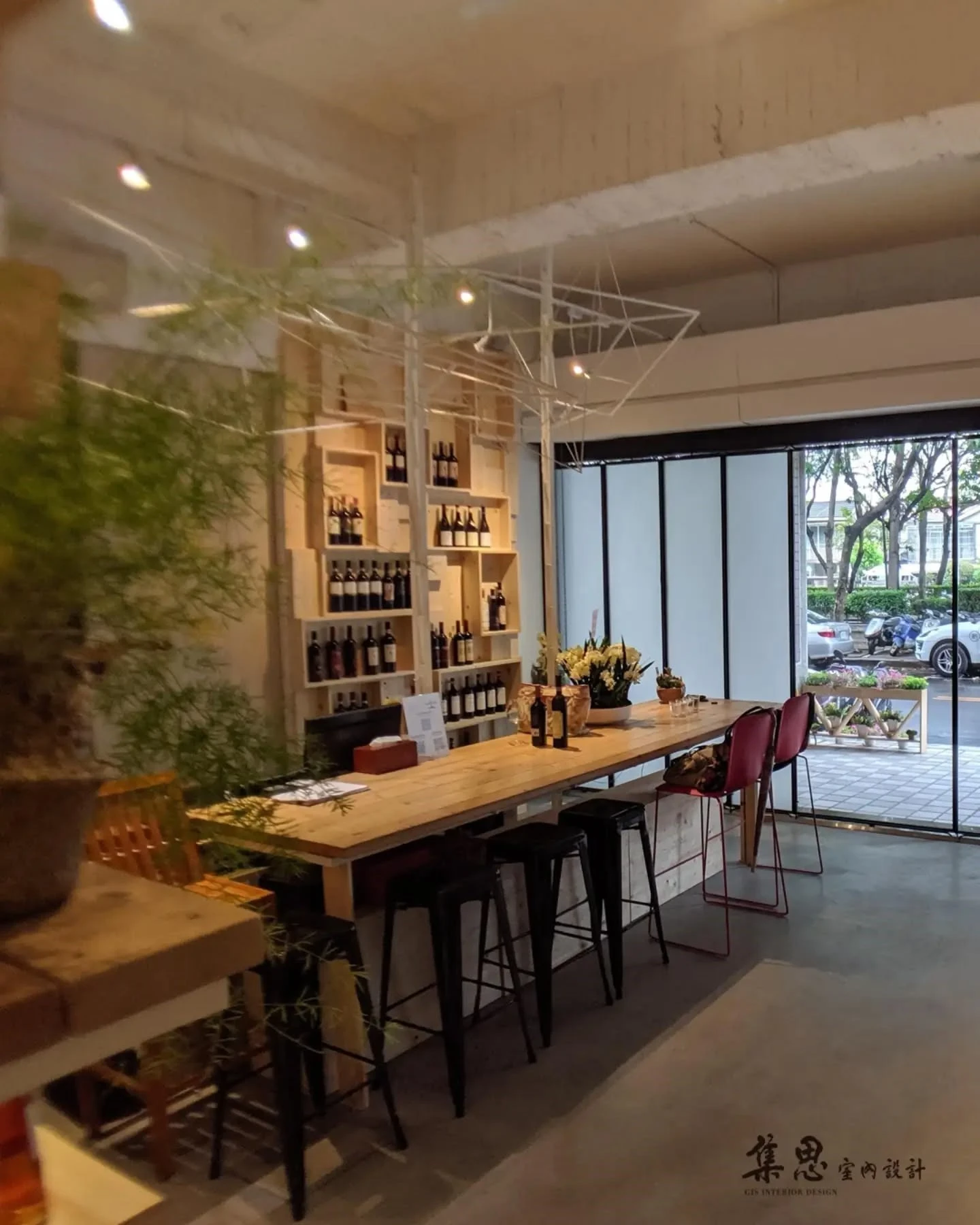 火與木的共舞，炭化的靈魂 —— Shou Sugi Ban 燒杉木酒櫃 