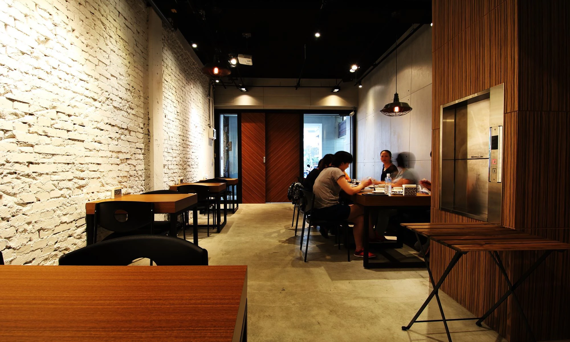 巫山烤魚店