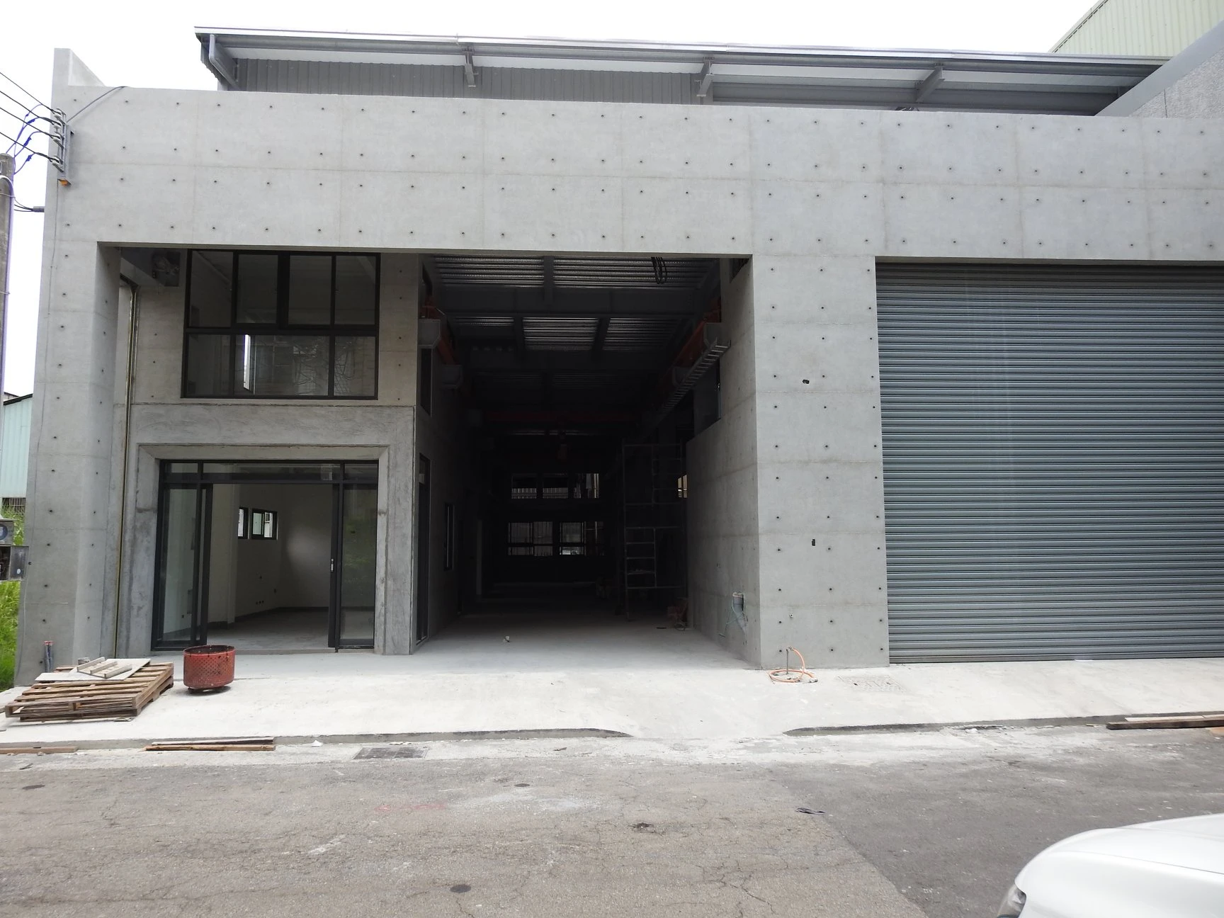 台中永義12街鐵工廠後製清水模