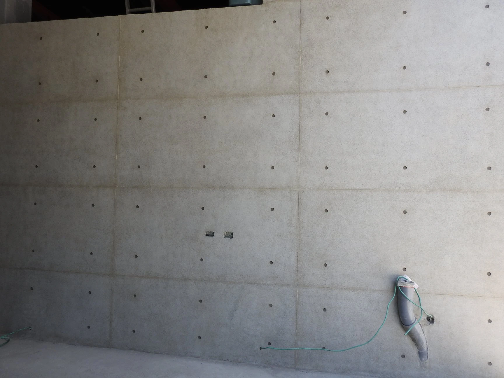 台中永義12街鐵工廠後製清水模