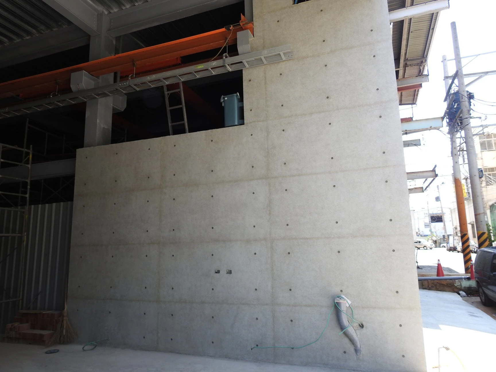 台中永義12街鐵工廠後製清水模