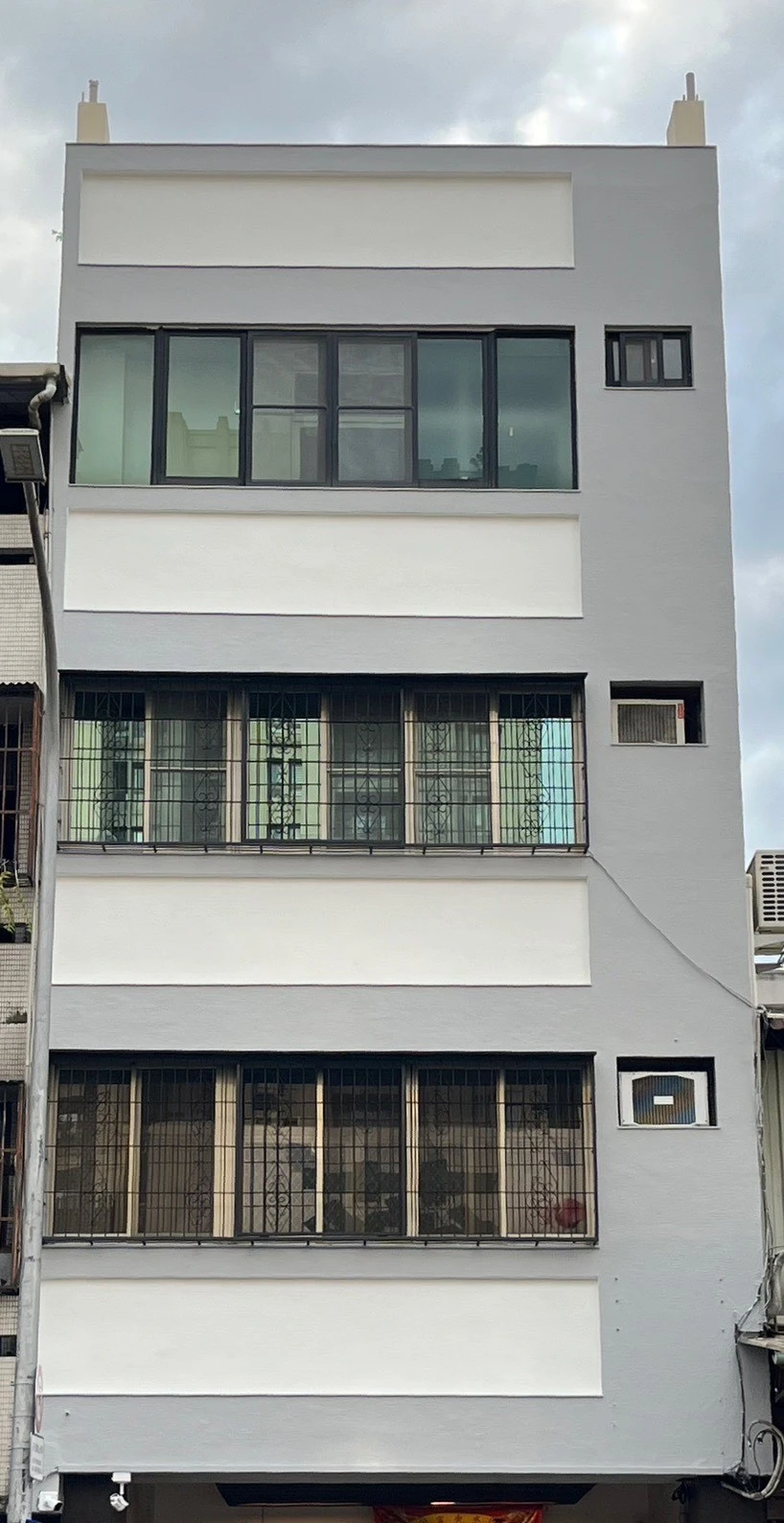 外牆拉皮 ( 黎明路大墩十一街口，聖豐建材 )