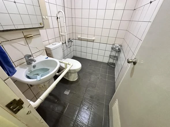 抗菌扶手安裝