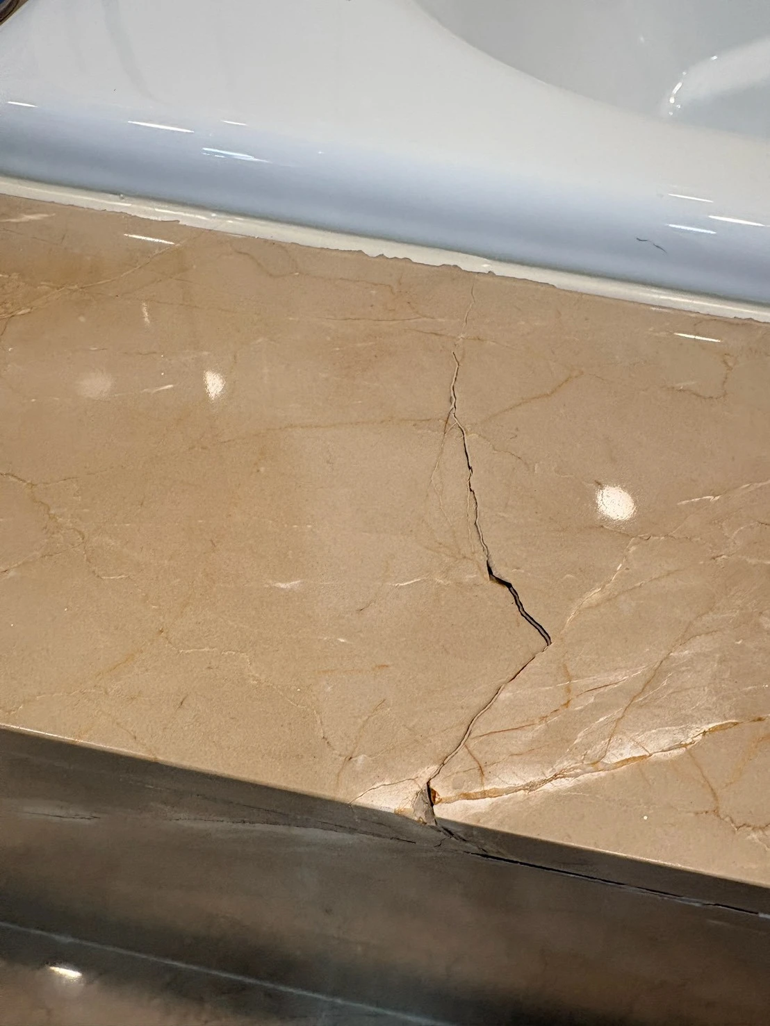 磁磚有裂痕怎麼辦?