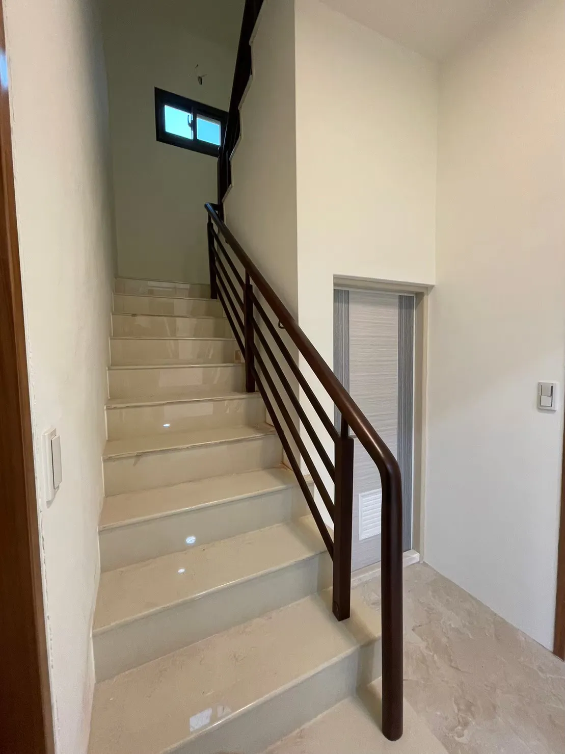 三度四度空間扶手