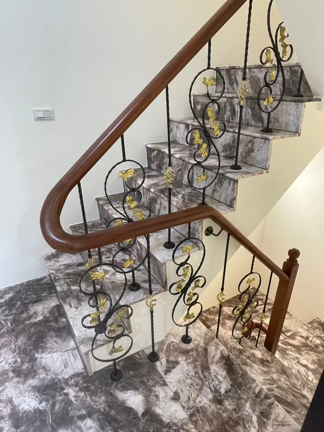 現代鐵車枳扶手