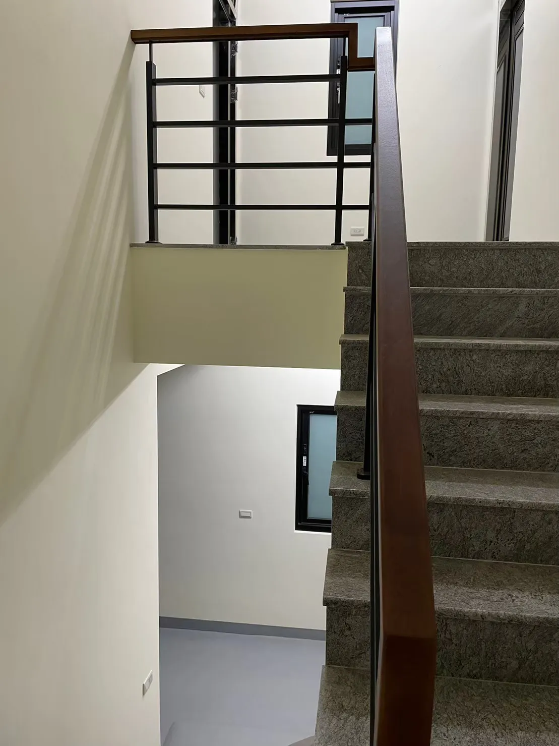 日式鐵件樓梯扶手