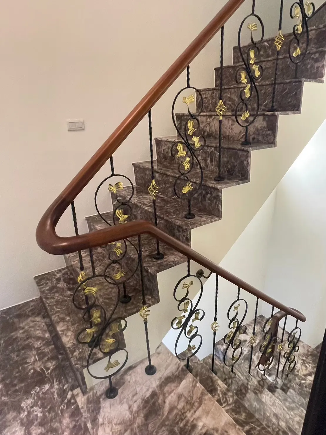 現代鐵車枳扶手