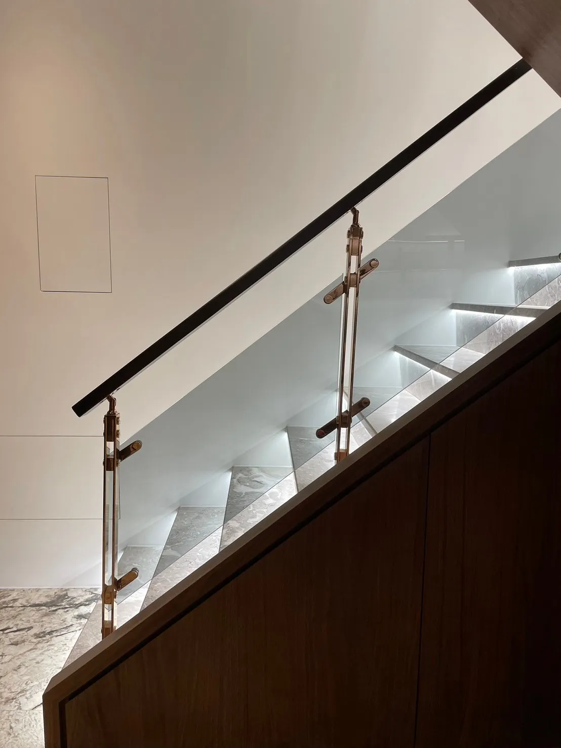 南洋櫸木插角扶手