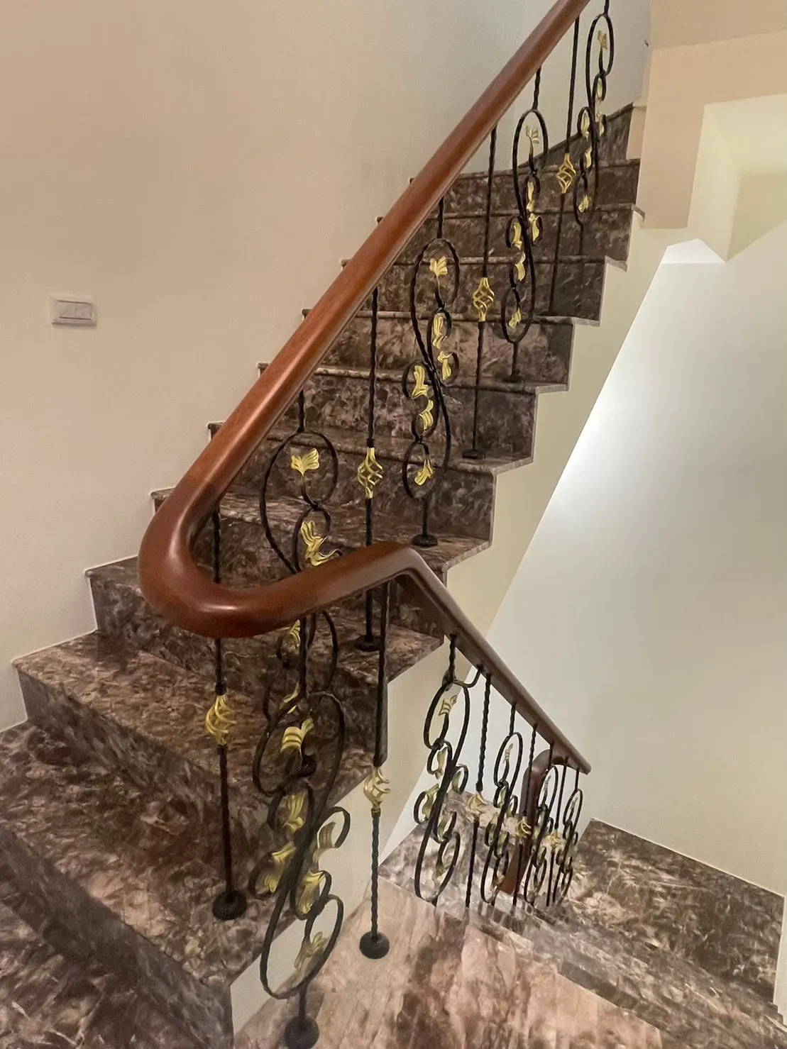 現代鐵車枳扶手