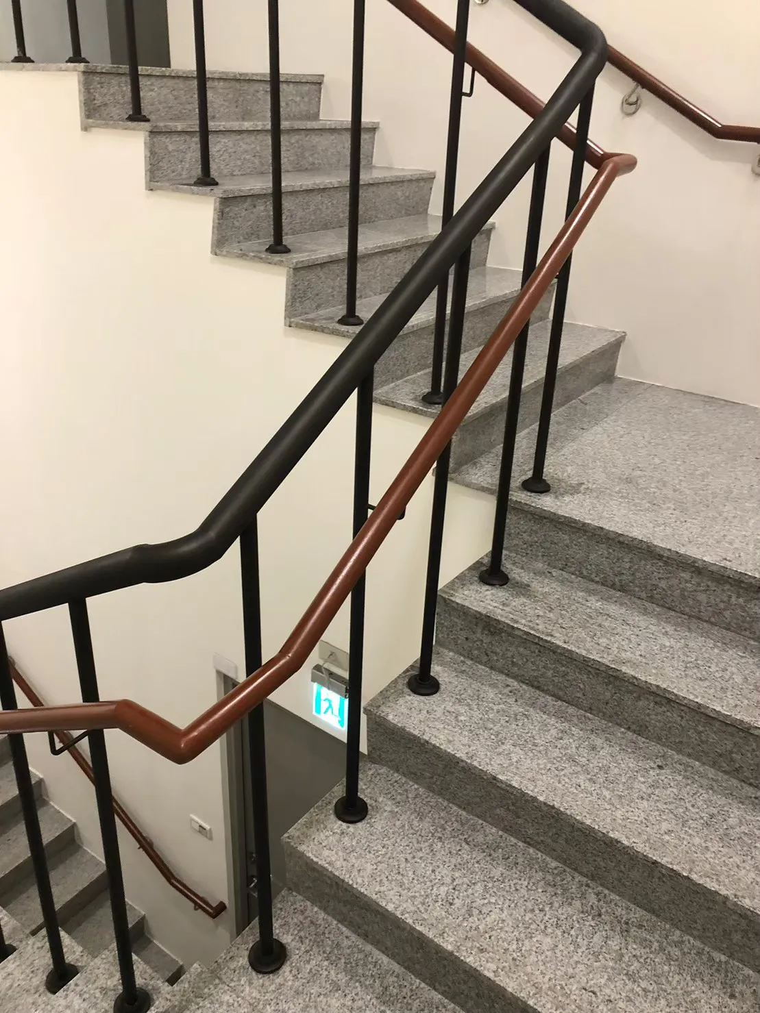 無障礙樓梯木扶手