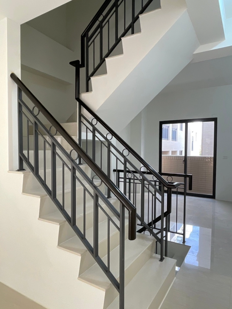 台中霧峰海德堡莊園扶手67戶