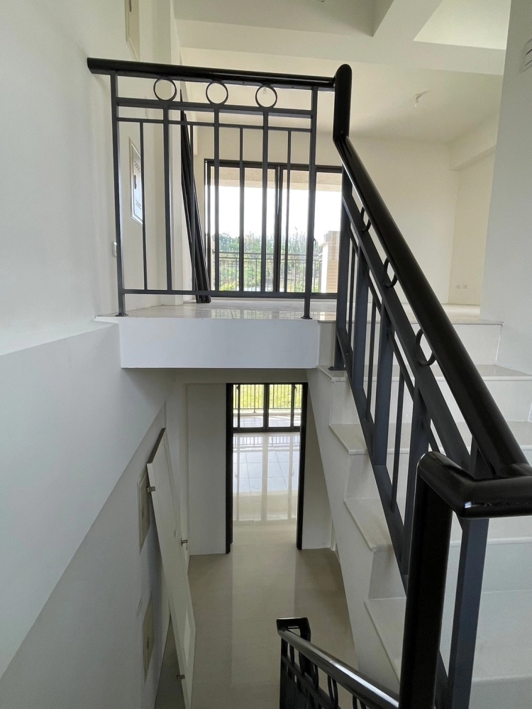 台中霧峰海德堡莊園扶手67戶