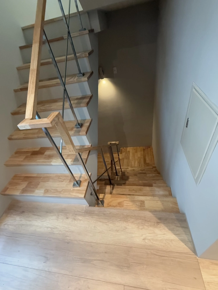 台中南屯住宅地板+扶手