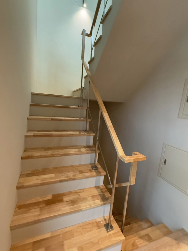 台中南屯住宅地板+扶手