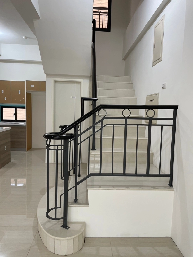 台中霧峰海德堡莊園扶手67戶