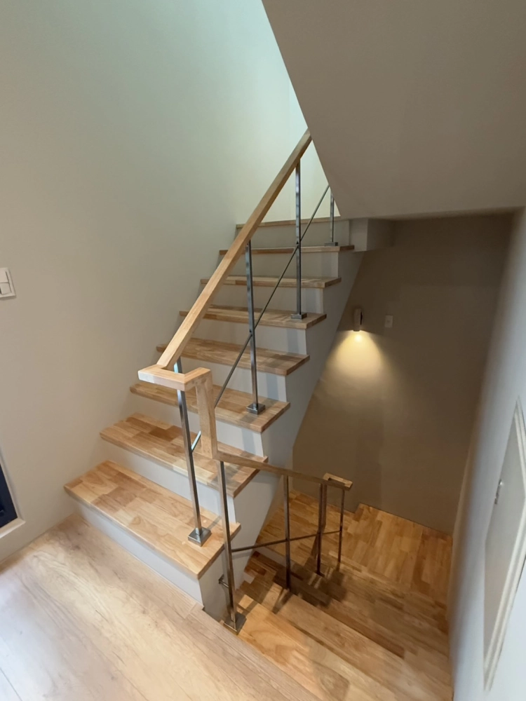 台中南屯住宅地板+扶手