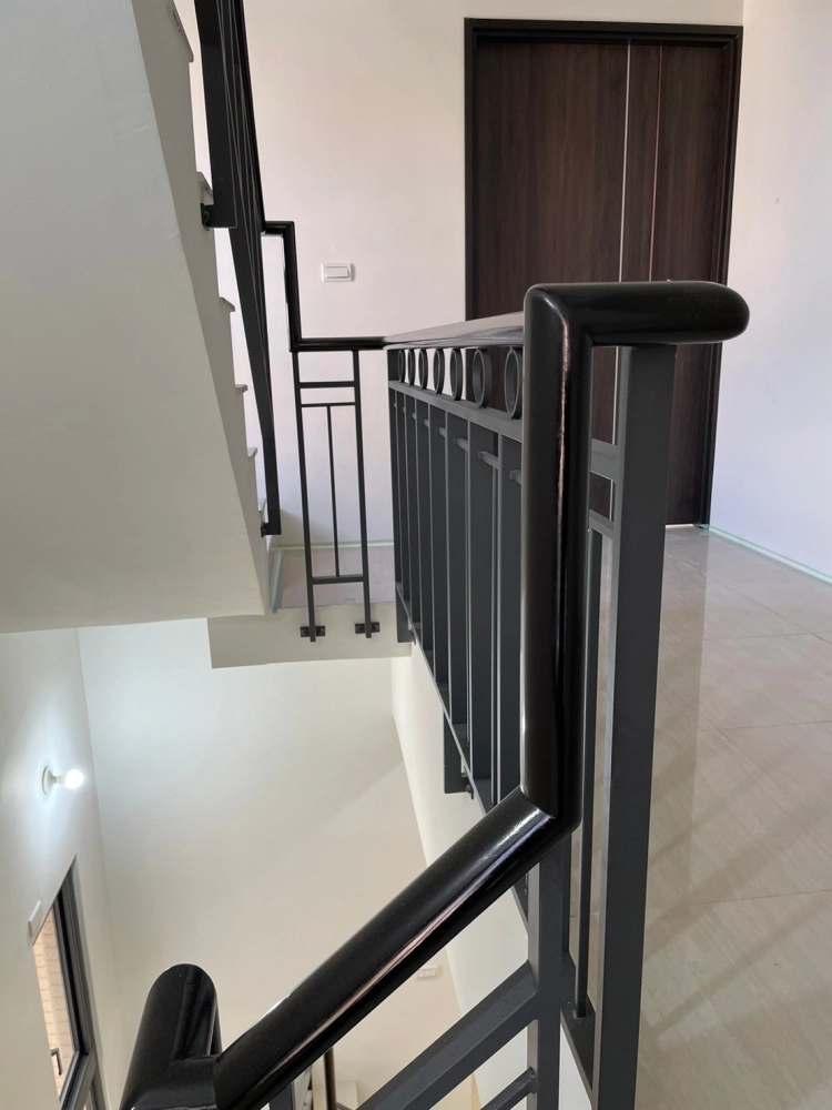 台中霧峰海德堡莊園扶手67戶