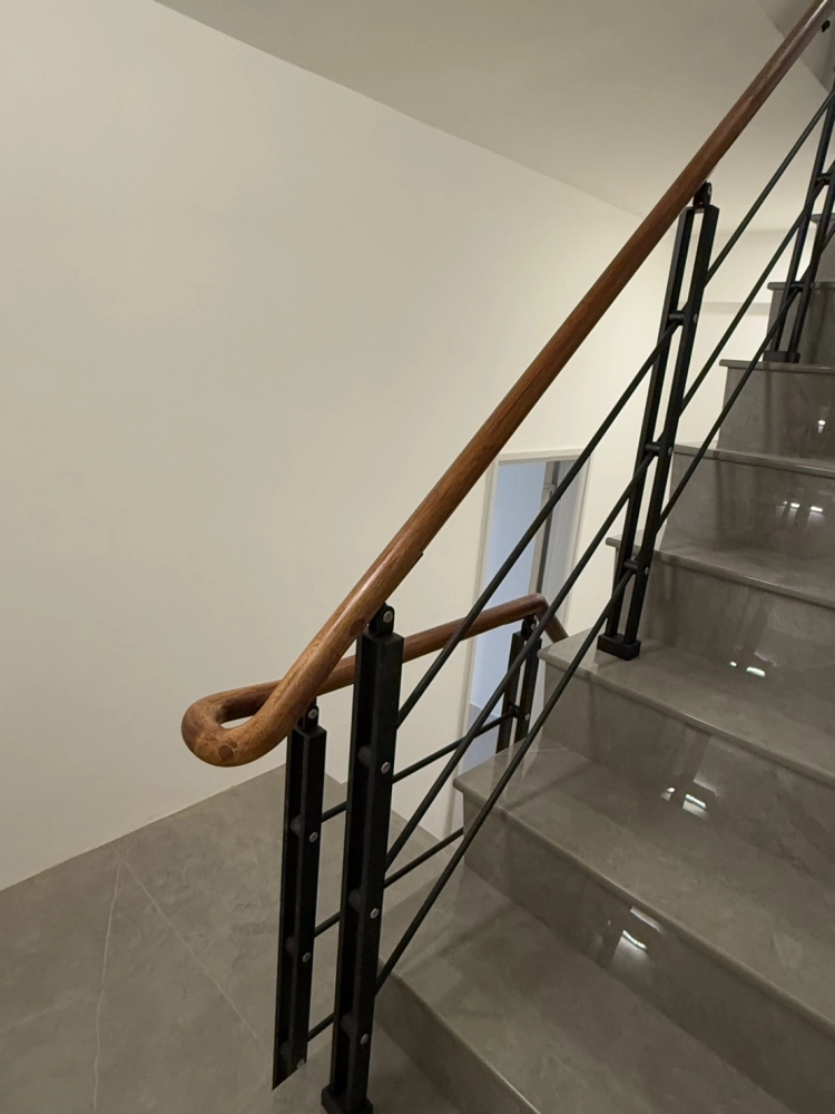 台中南區住宅樓梯扶手