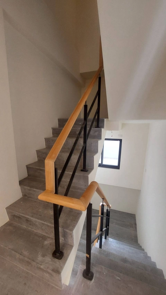 台中北屯樓梯扶手