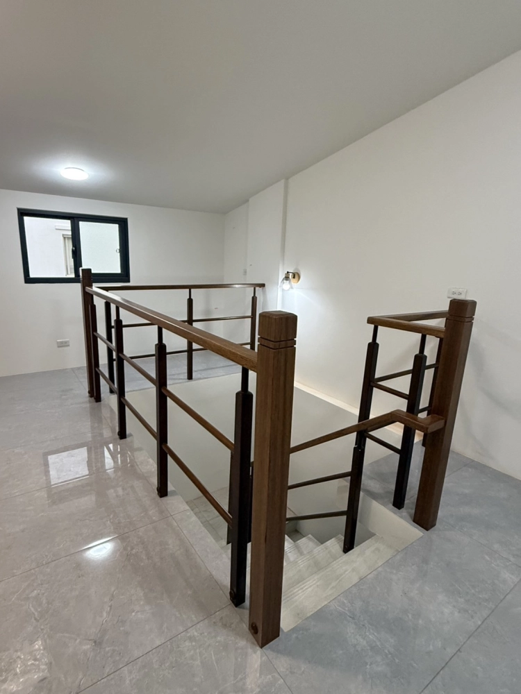 台中大里住宅樓梯扶手